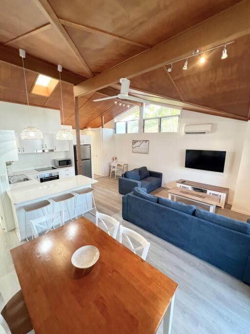 The Villas - Hervey Bay - 2 Separate Villas Urangan Exterior photo